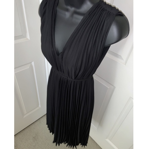 Max Studio V-neck pleated shift dress –– NWT - Picture 4 of 12